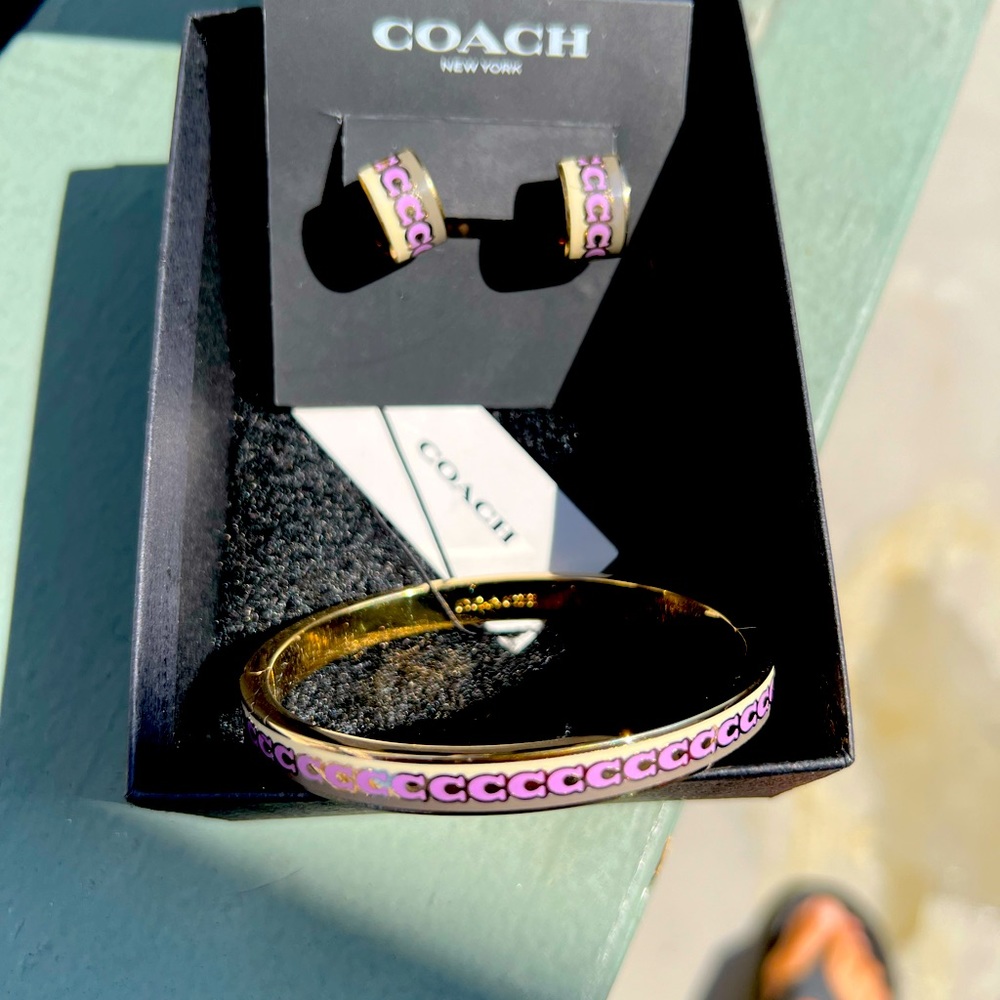 COACH 10 Mm Signature Enamel Bangle Bracelet Purple Hinged. - Picture 6 of 6